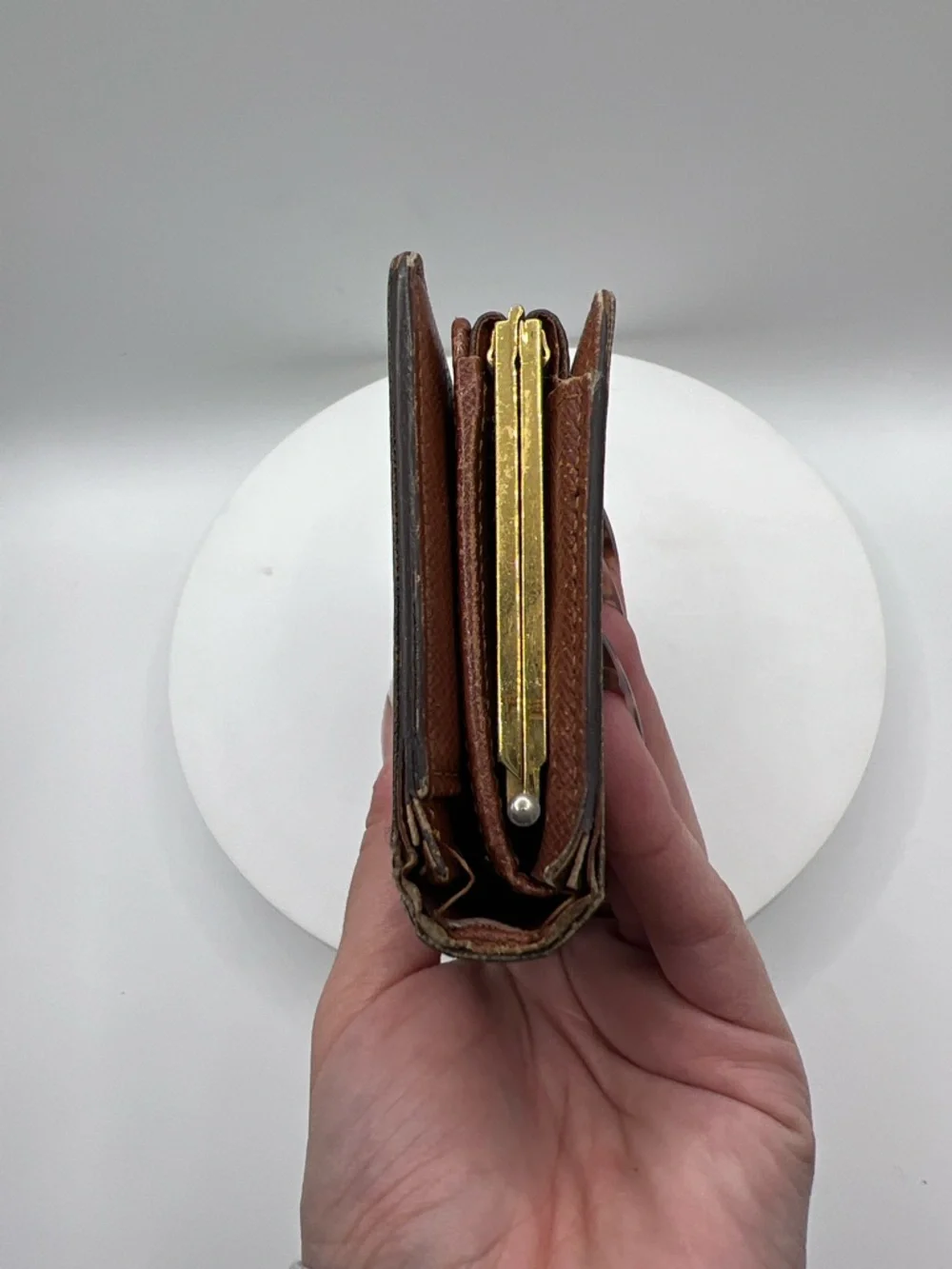 7046. Authentic Louis Vuitton Kiss-lock Monogram Canvas Snap Closure Wallet. - Picture 4 of 12